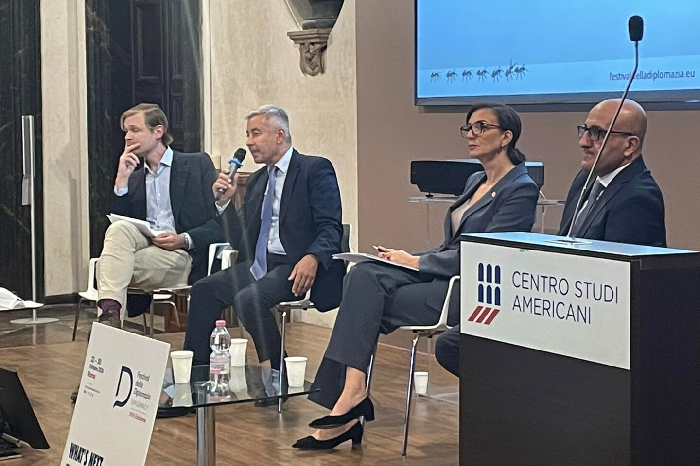 Իտալիայում Հայաստանի, Ադրբեջանի և Վրաստանի դեսպանները մասնակցել են  «Կովկասը խաչմերուկում․ խաղաղություն, միջանցքներ և համագործակցության նոր դարաշրջան» խորագրով քննարկմանը
