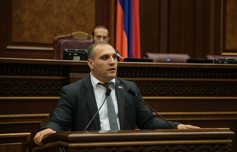 ԱԺ-ում հնչում էր հայհոյանք, իսկ ոմանք հրճվում էին․ Համազասպ Դանիելյանը՝ Էդմոն Մարուքյանին