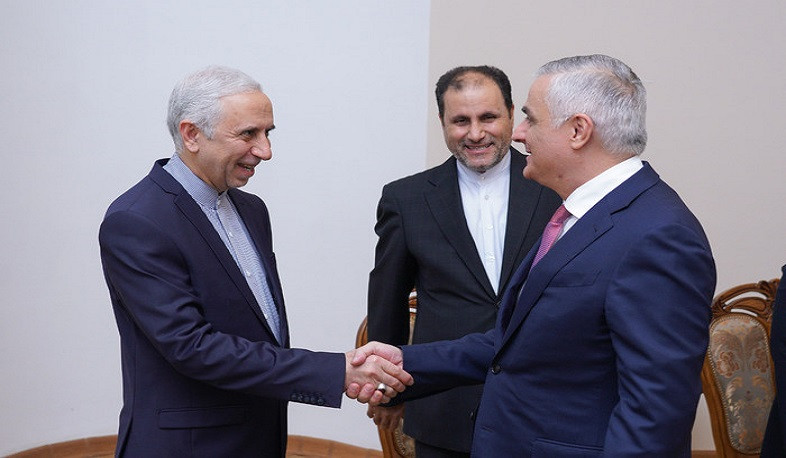 Вице-премьер РА и посол ИРИ обсудили важность запуска железной дороги между Арменией и Ираном