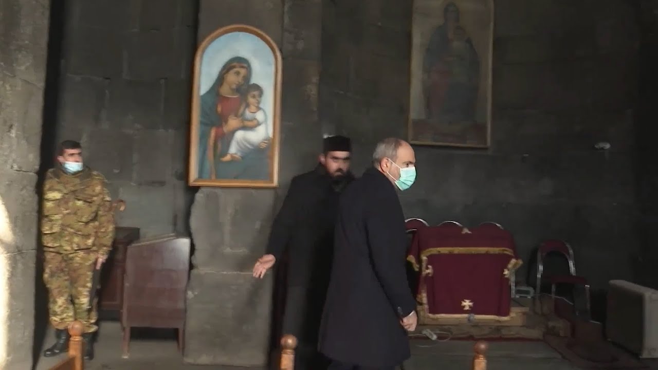 Սիսիանի եկեղեցու հովիվը հրաժարվել է սեղմել Փաշինյանի ձեռքը․ քաղաքացիները ընդդեմ հովիվի երթ են կազմակերպել (տեսանյութ)