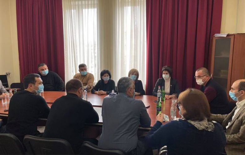 ԱՀ ԱԺ «Ազատ հայրենիք - ՔՄԴ» խմբակցության անդամները ԱՀ պետնախարարի հետ քննարկել են ոլորտային հարցեր