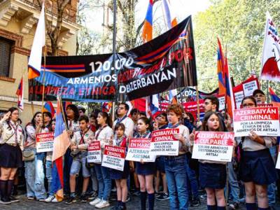 Արգենտինայի հայ համայնքը Ադրբեջանի դեսպանության դիմաց ակցիայով դատապարտել է Արցախում էթնիկ զտումները 
