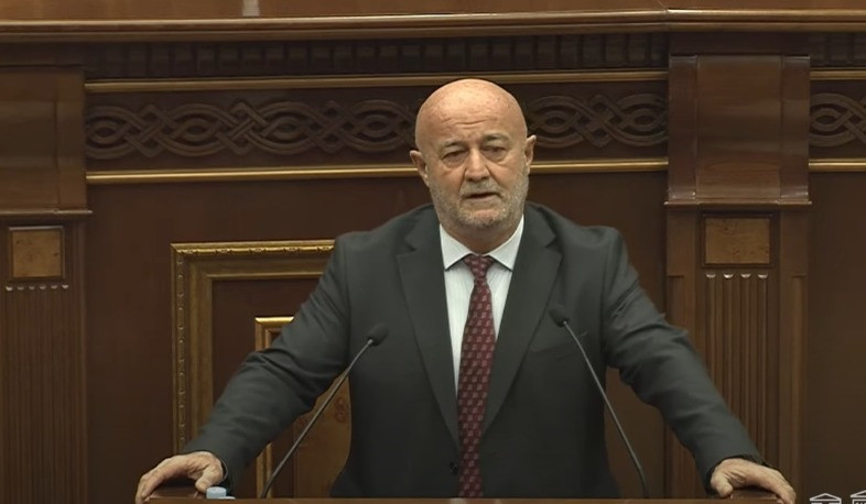 Պարոն Կոնջորյան, Ձեր խոսքը դատարկ է, Դուք բառերի կույտ եք հավաքում՝ իբրև միտք արտահայտելով. Աղազարյան