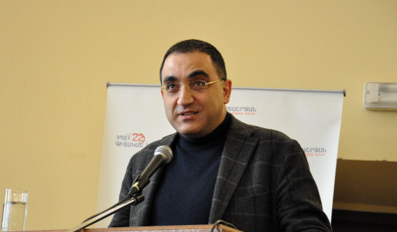 Կաղապարված, ներփակված կառավարման մոդելից հարկավոր է հրատապ դուրս գալ. Արմեն Դարբինյան 