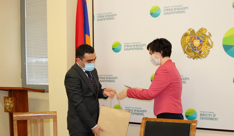 ՇՄ նախարարը Լիտվայի դեսպանին է ներկայացրել հետպատերազմական փուլում շրջակա միջավայրի ոլորտում գերատեսչության առաջնահերթությունները