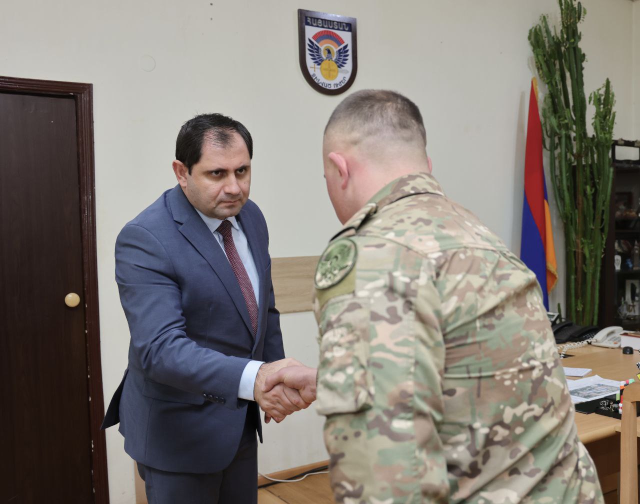 Պապիկյանն այցելել է զորամաս, ծանոթացել ծառայության և ուսումնական գործընթացի կազմակերպման պայմաններին