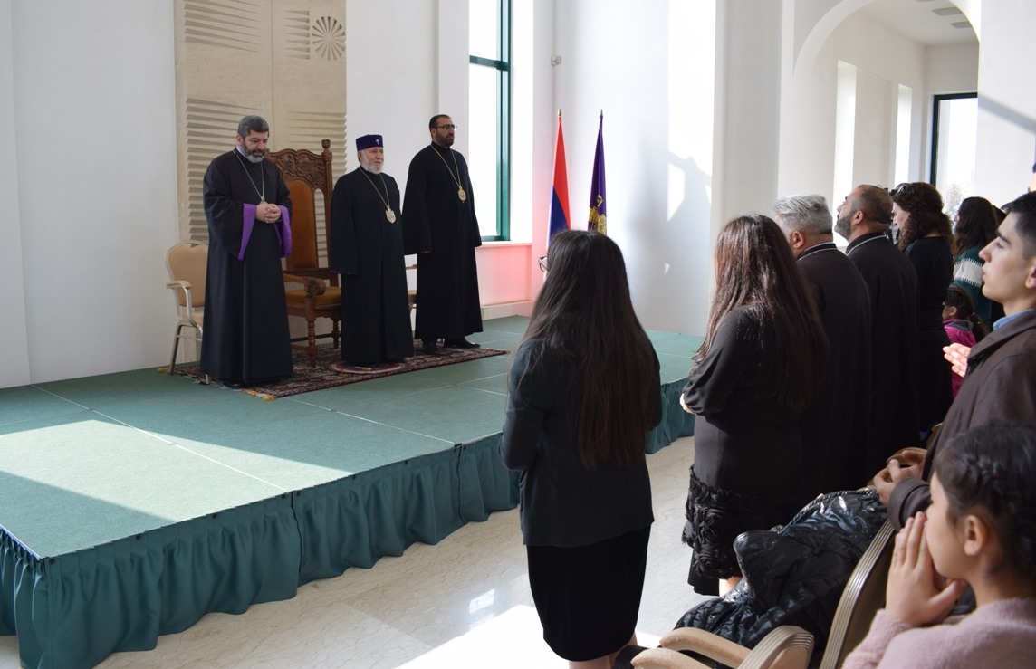 Գարեգին Բ-ն հանդիպել է բազմազավակ քահանաների ընտանիքների հետ