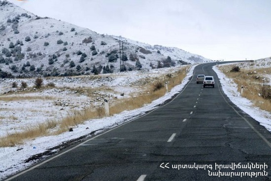 Հանրապետության որոշ ճանապարհներին ձյուն է տեղում, տեղ-տեղ առկա է մերկասառույց․ ԱԻՆ