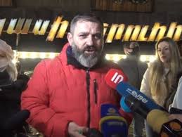 Բողոքի ակցիայի մասնակիցները երթով շարժվում են դեպի «Սորոսի գրասենյակ»