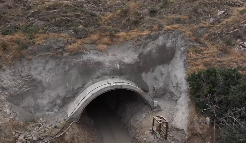 Քաջարան-Ագարակ հատվածում կառուցվող՝ Մեղրին շրջանցող թունելի շինարարությունը շարունակվում է