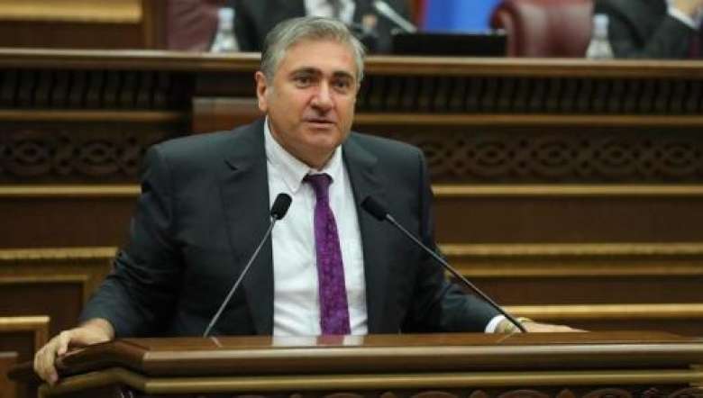 Եթե սմբակավոր կենդանիների հարցով կոնֆերանսին մասնակցի պարոն Ալեքսանյանը, հարց կառաջանա՝ ի՞նչ կապ ունի նա. Խաչատրյան