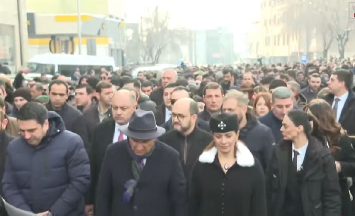Փաշինյանը Սուրբ Գրիգոր Լուսավորիչ մայր եկեղեցուց ուխտերթով շարժվում է Սուրբ Աստվածածին Կաթողիկե եկեղեցի․ ուղիղ