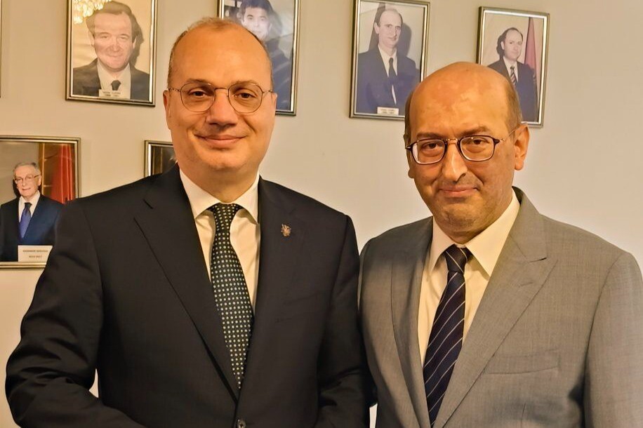 Դեսպան Տիգրան Մկրտչյանն առանձնազրույց է ունեցել Ալբանիայի ԱԳ նախարարի հետ
