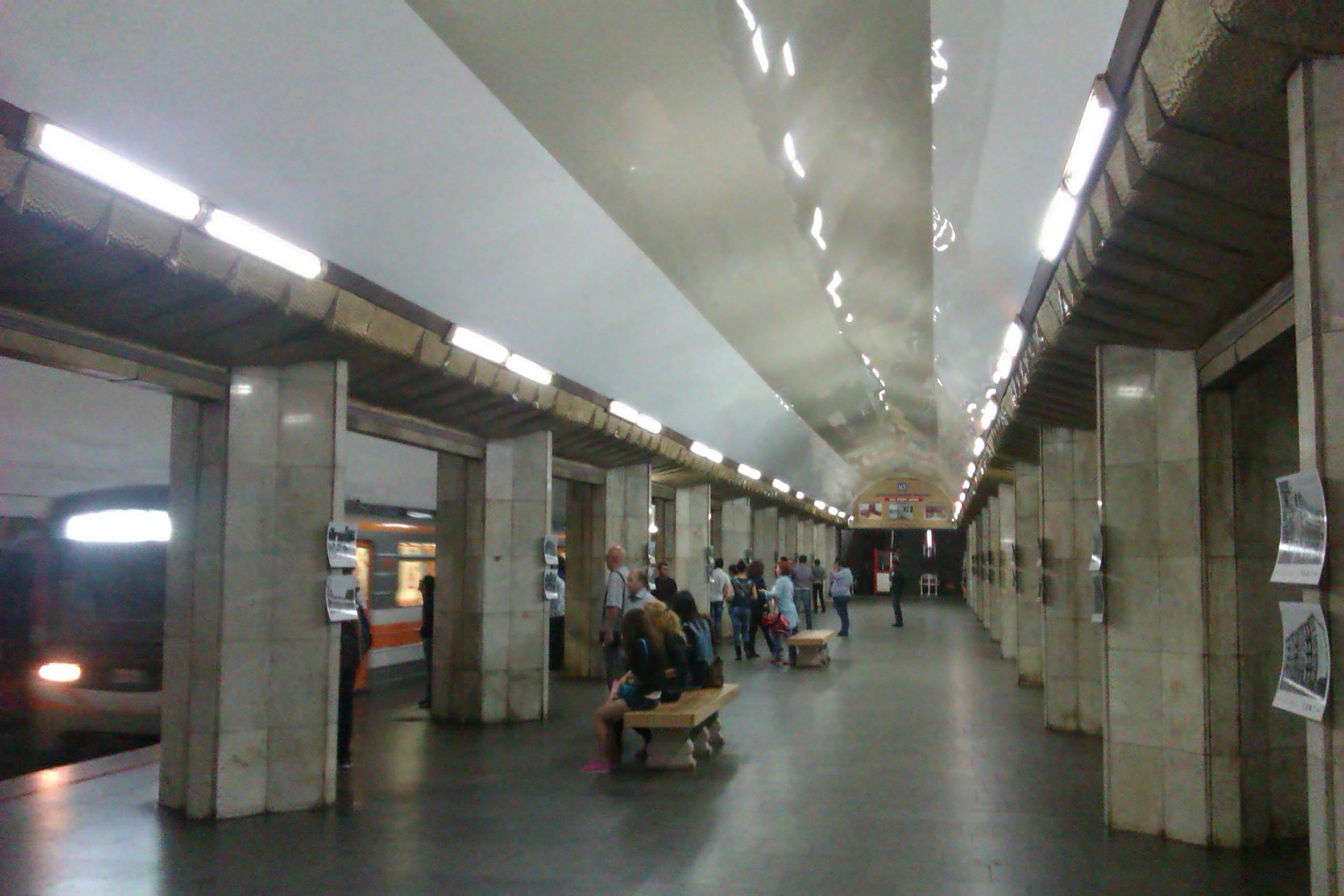 26-ամյա երիտասարդը գիշերը ներխուժել է մետրոյի «Բարեկամություն» կայարան եւ փորձել է ներկել գնացքները. այն կանխվել է