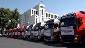 Բեռնատարները Կոռնիձորում են, բուժումն ավարտած արցախցիները՝ Գորիսում. օր 7-րդ