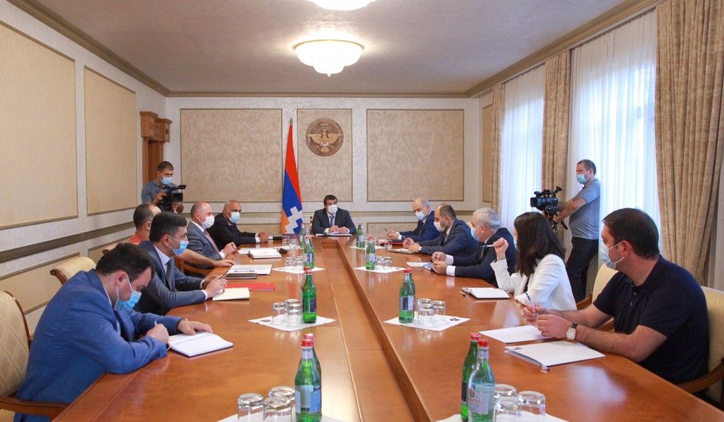 Արցախի նախագահը ԱՀ ներդրումային հիմնադրամի հոգաբարձուների խորհրդի անդամների մասնակցությամբ խորհրդակցություն է անցկացրել