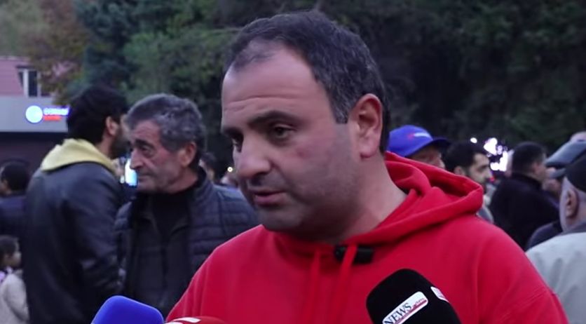 «Հաղթանակ» դաշինքի՝ Վաղարշապատի համայնքապետի թեկնածու Սևակ Խաչատրյանը քվեարկում է