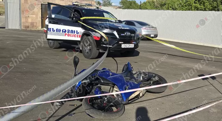 Կոտայքի մարզում բախվել են «Nissan Tiida»-ն ու «Kawasaki» մոտոցիկլը. վերջինը կողաշրջվել է, մոտոցիկլավարը տեղափոխվել է հիվանդանոց
