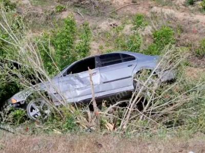 Արմավիրի մարզում «BMW»-ն բախվել է երկաթե արգելապատնեշին և 20 մետր գլորվել ձորը. պատճառը անվադողի պայթելն է եղել