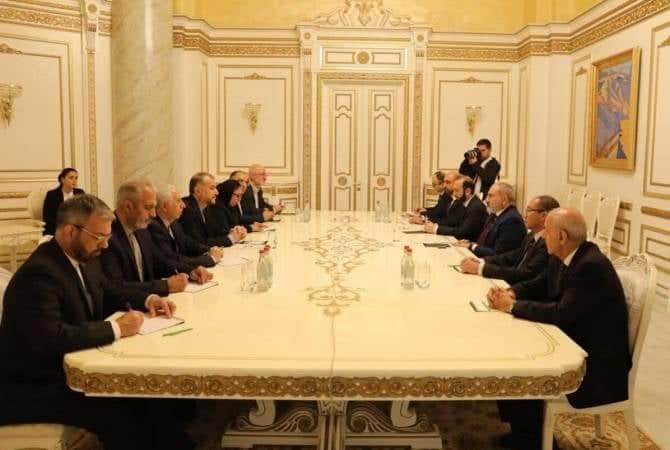 Իրանի ԱԳ նախարարը Երևանում հանդիպել է Հայաստանի վարչապետի հետ