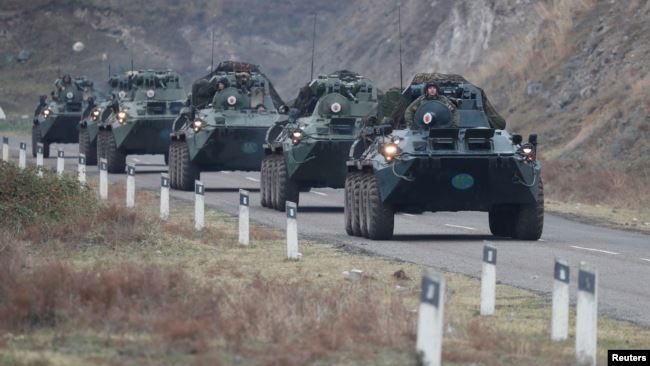 Российские миротворцы открыли Лачинский коридор, соединяющий Степанакерт с Арменией