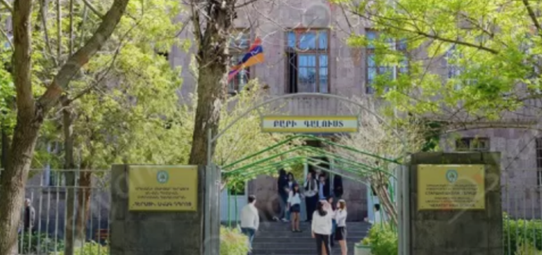 «Կոշ» ՔԿՀ-ում հաշվառված 48-ամյա տղամարդը մտել է Երևանի ավագ դպրոց և հայհոյանքներ հնչեցրել