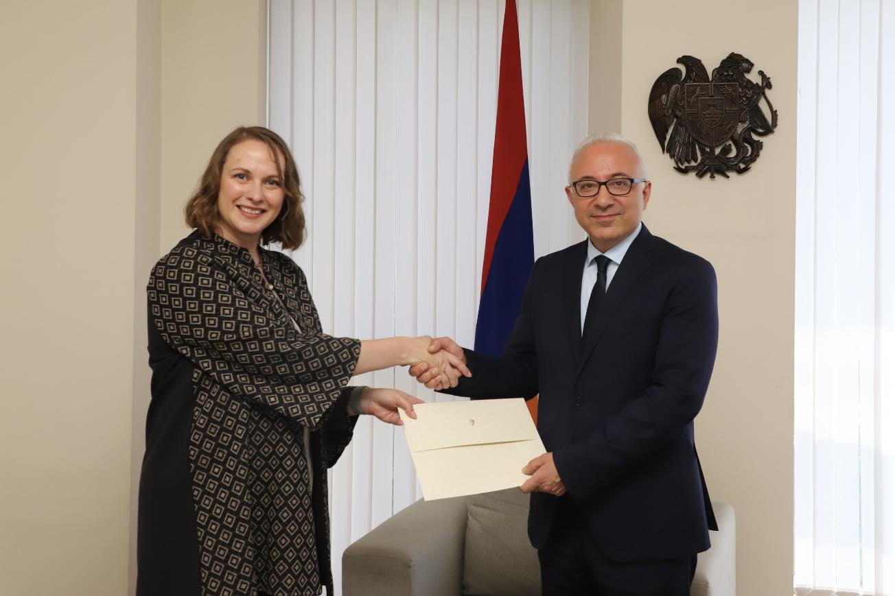ԱԳՆ տեղակալն ընդունել է Հայաստանում Իռլանդիայի դեսպանին