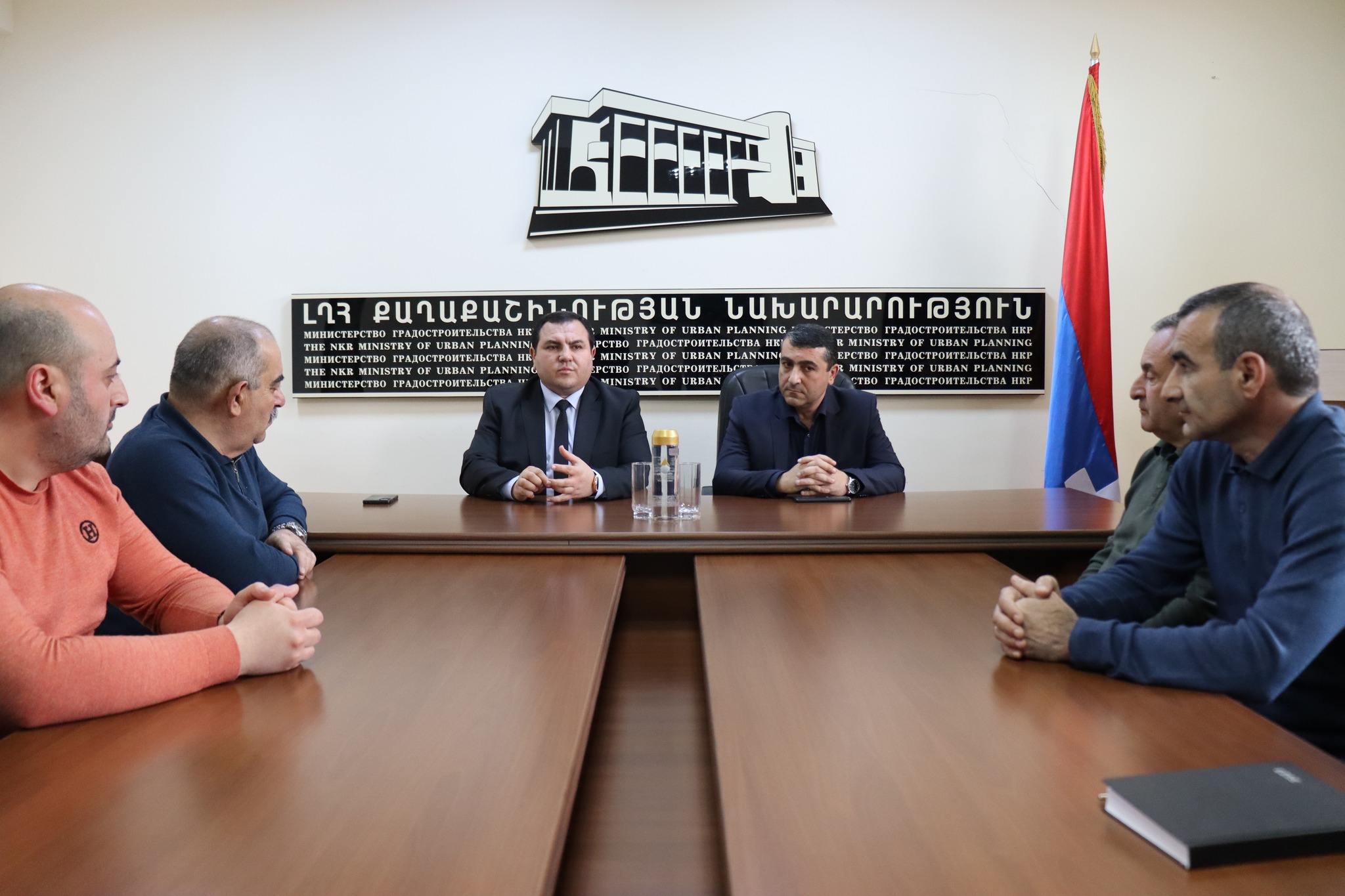ԱՀ պետնախարարը Քաղաքաշինության նախարարությունում ներկայացրել է նախարարի տեղակալ Ազատ Համբարձումյանին՝ որպես ԱՀ քաղաքաշինության նախարարի ԺՊ