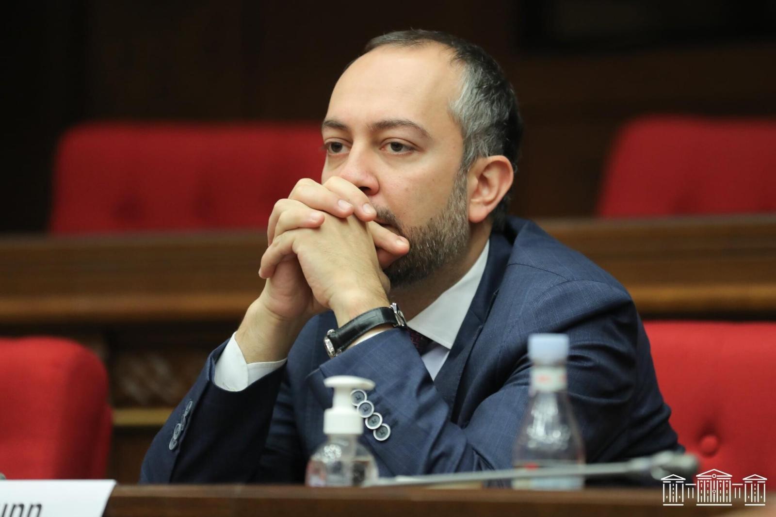 Պետական պաշտոնյաների աշխատավարձերի բարձրացումը կնպաստի կառավարման համակարգ բարձրակարգ մասնագետների ներգրավմանը․ Էդուարդ Աղաջանյան