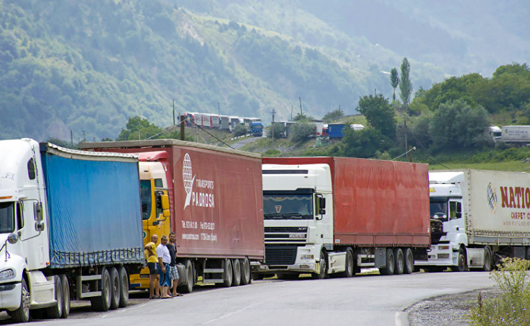 ՊԵԿ-ը վարորդներին հորդորում է հետևել Վրաստանով բեռնատարների տեղաշարժի կանոններին