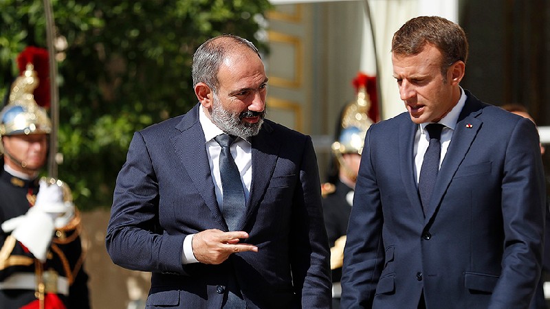 Пашинян направил поздравительное послание Эммануэлю Макрону по случаю 30-летия установления дипломатических отношений между Арменией и Францией