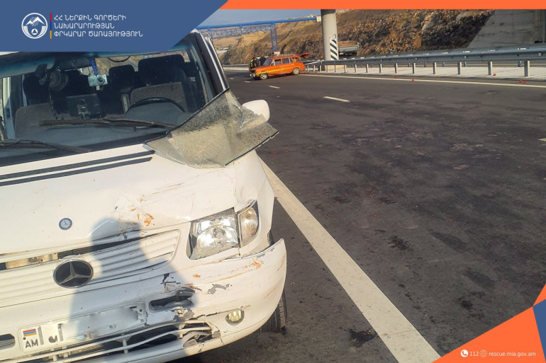 Ուջան բնակավայրի մոտակայքում բшխվել են «Mercedes-Benz» և «VAZ» մակնիշների ավտոմեքենաները․ փրկարարները դուրս են բերել մեքենայում արգելшփակված քաղաքացուն