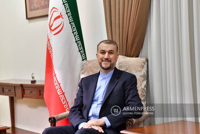Министр иностранных дел Ирана прилетел в Ереван