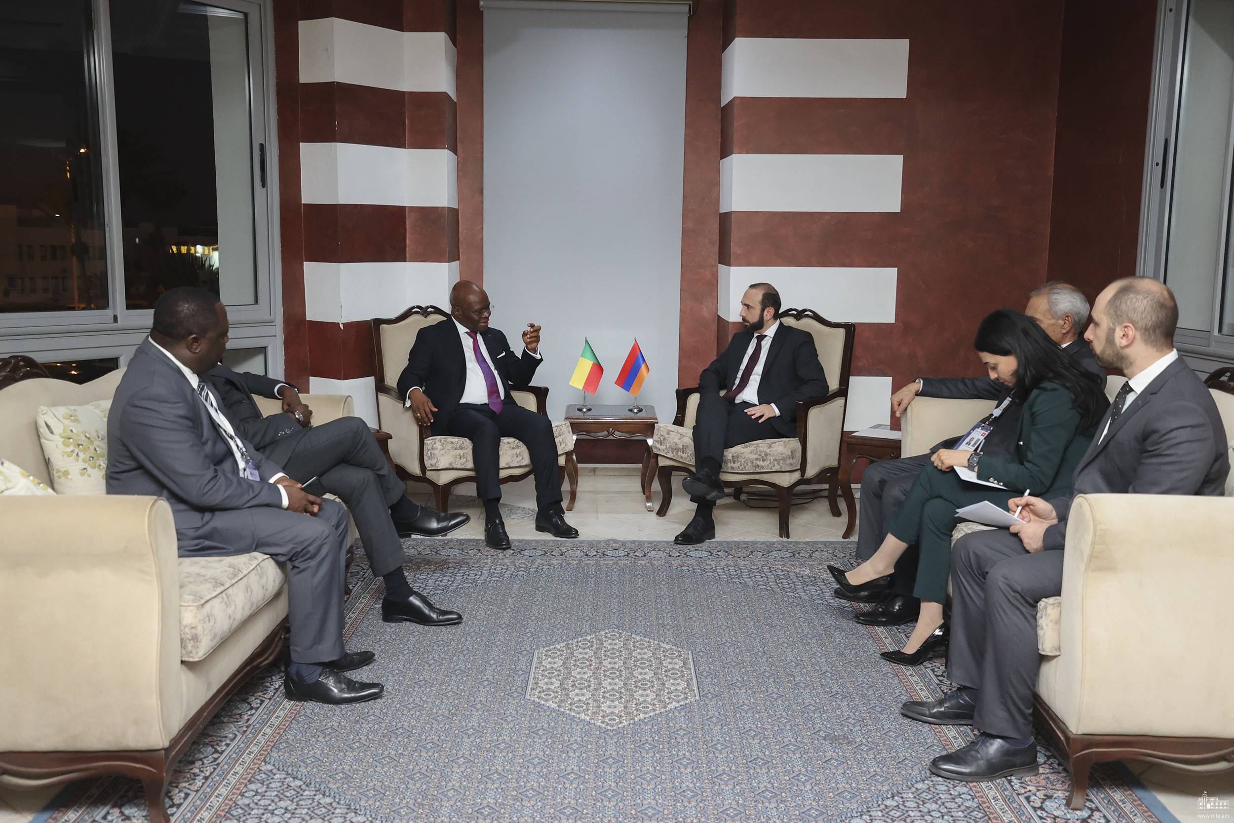 Состоялась встреча министра иностранных дел РА Арарата Мирзояна с министром иностранных дел Республики Бенин Орельеном Агбенонси