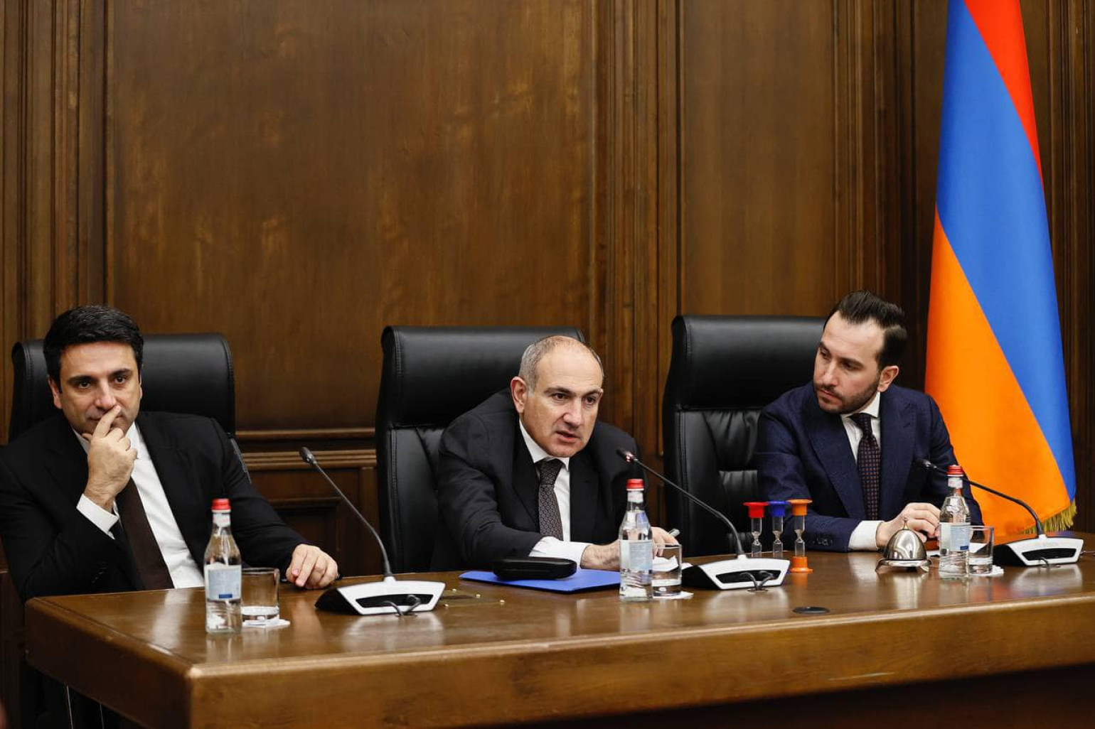 Փաշինյանն ԱԺ-ում ՔՊ-ի հետ քննարկել է իրական Հայաստանի գաղափարախոսությունը