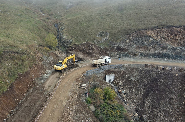 Հիմնանորոգվում է Ճամբարակի Թթուջուր բնակավայրը Բերդի տարածաշրջանի հետ կապող ճանապարհը