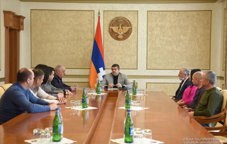 Президент Араик Арутюнян принял членов фракции «Единая Родина» НС Республики Арцах