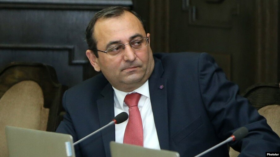 Լավ է, որ հարցը ներկայացնում է ԲՏԱ նախարարը, իսկ նիստը վարում է նախկին ԲՏԱ նախարարը. Արծվիկ Մինասյան