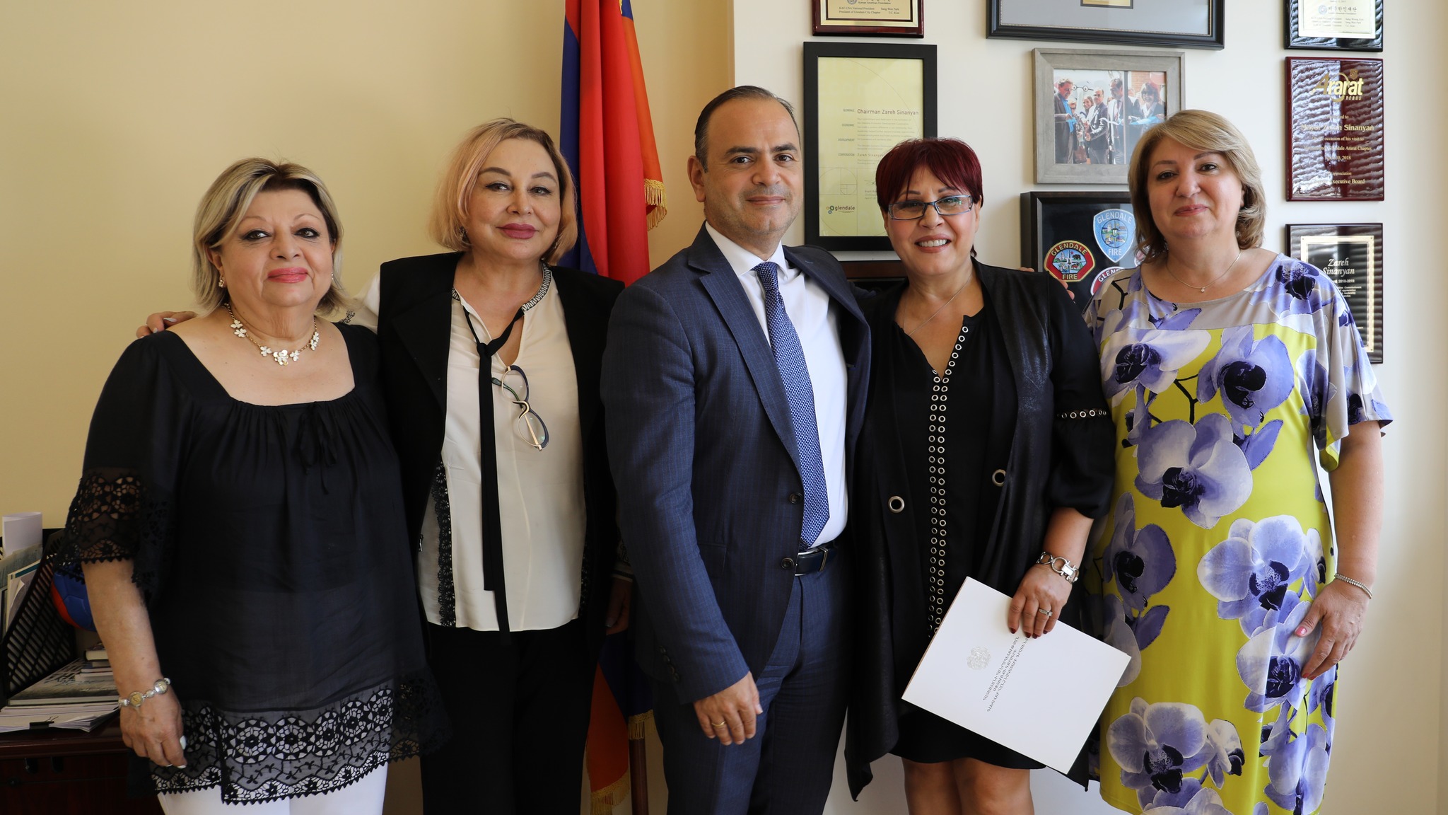 Մի խումբ ամերիկահայ արվեստագետներ Սինանյանին են ներայացրել Հայաստանին վերաբերող իրենց առաջիկա նախաձեռնությունները