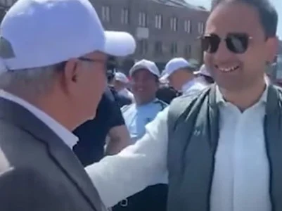 «Լա՞վ են գործերը». Տիգրան Ավինյանն ու Աղվան Հովսեփյանը Ապարանում ջերմ զրուցում են