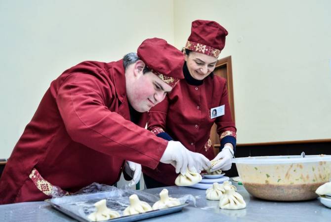 «Դարձիր օրինակ». կինն ընտանիքի համար պատրաստել է կիսաֆաբրիկատներ և դարձել մարզում առաջատար (տեսանյութ)