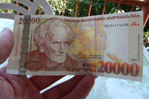 Լուսառատի երեք բնակիչներ փորձել են կեղծ 20.000 դրամանոցներ իրացնել