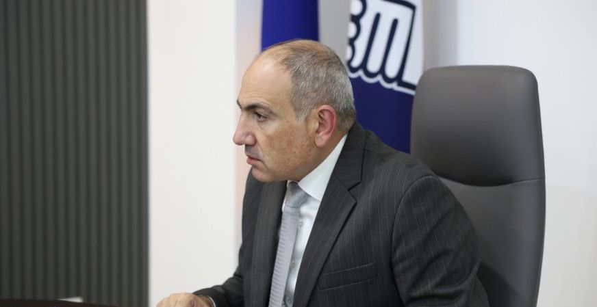 Փաշինյանը գյումրեցի պատգամավորներին «բեզբոժնի» գամել է անարգանքի սյանը. Նրանց 1 ամիս ժամանակ է տվել. «Իրավունք»