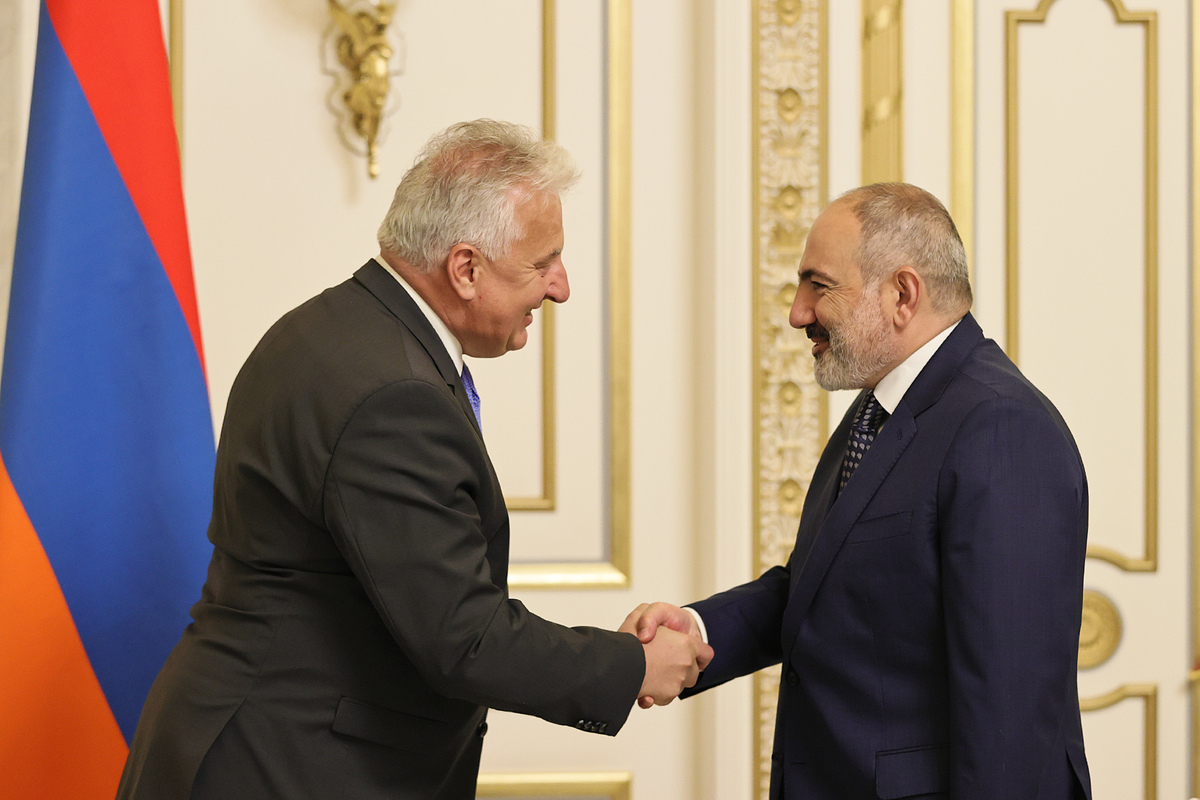 Премьер-министр Пашинян принял вице-премьера Венгрии Жольта Шемьена