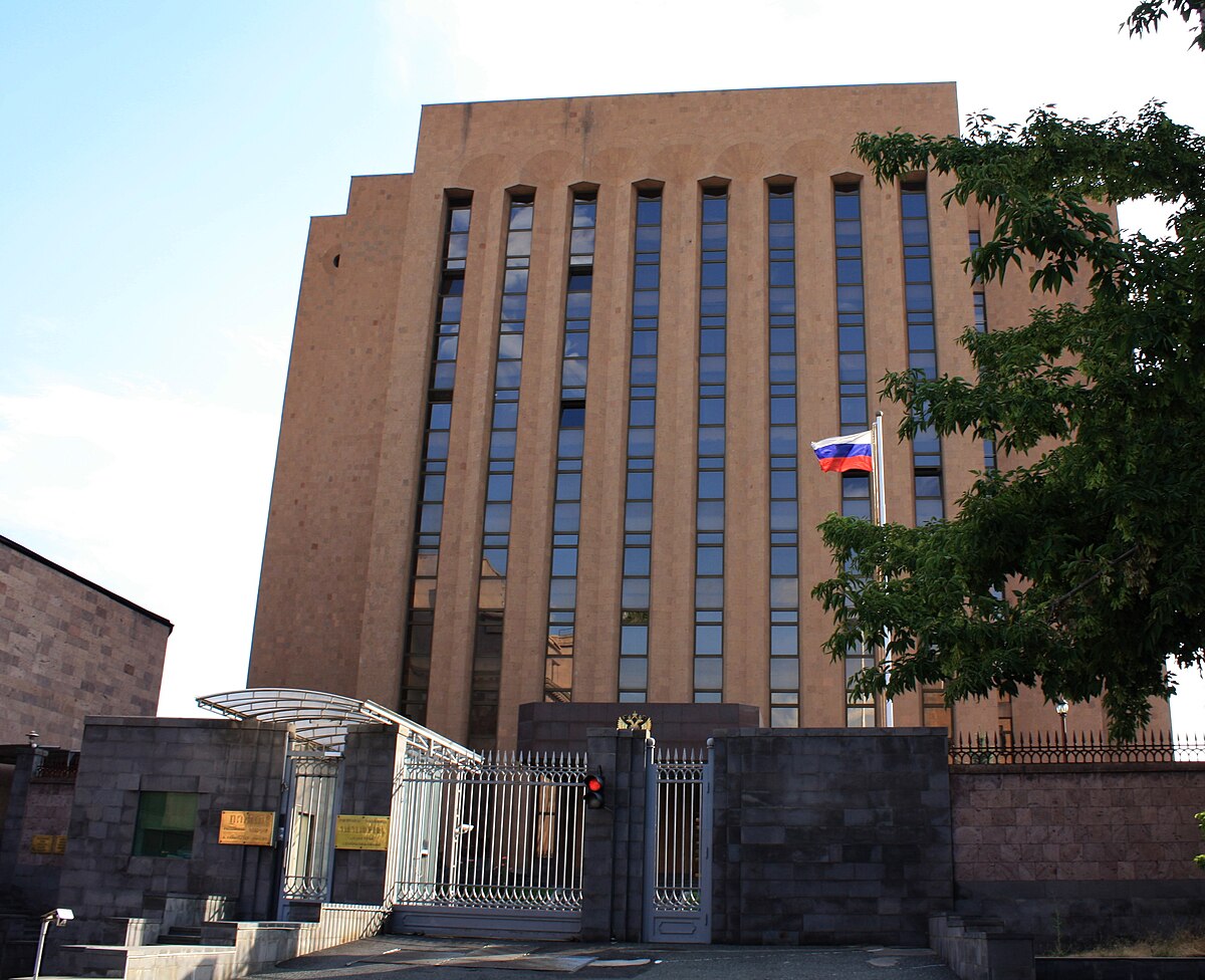 Քաղաքական գործիչներն այցելում են ՌԴ դեսպանություն՝ ցավակցելու զոհերի համար