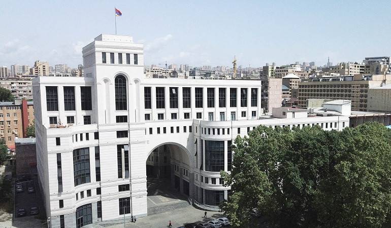 ՀՀ նախագահի հրամանագրով դիվանագետներին բարձրագույն դիվանագիտական աստիճաններ են շնորհվել
