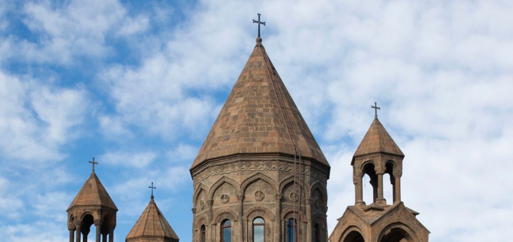 Նողկալի է անօրենների ոտնձգությունը առաջնորդանիստ եկեղեցու նկատմամբ. կալանավորված Սրբազանների հայտարարությունը