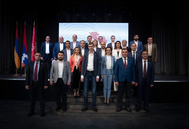 «Ապրելու երկիր» կուսակցությունը ներկայացրել է նոր քաղխորհրդի կազմը