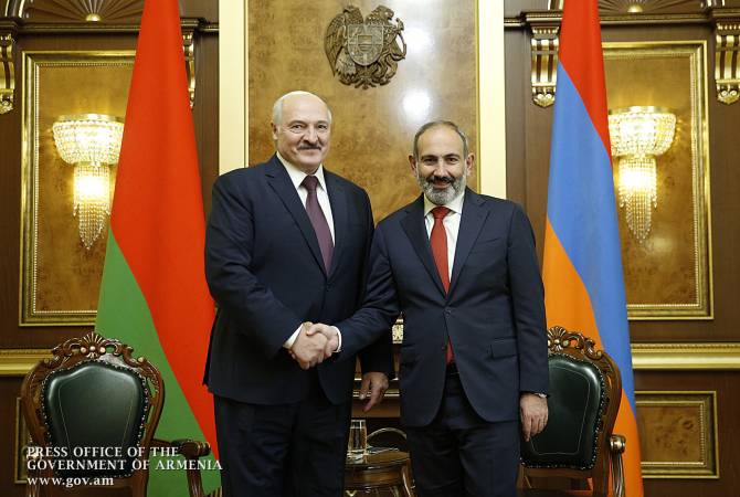 Александр Лукашенко от имени жителей Беларуси и себя лично поздравил Никола Пашиняна 