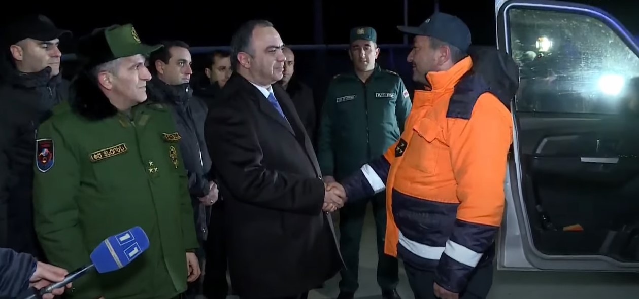Թուրքիայից վերադարձող հայ փրկարարները սահմանը հատել են Մարգարայի կամրջով․ տեսանյութ